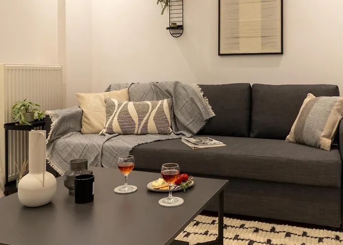 And Beautiful 2 Bedroom Apartment Thessaloniki