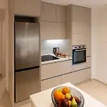 And Beautiful 2 Bedroom アパート テッサロニキ