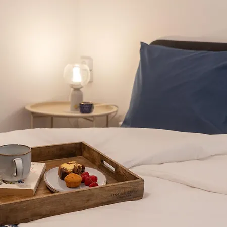 And Beautiful 2 Bedroom Διαμέρισμα *