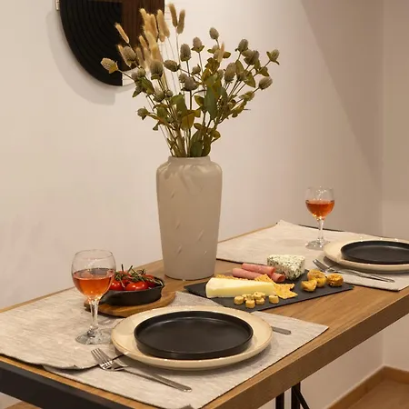 And Beautiful 2 Bedroom Διαμέρισμα *