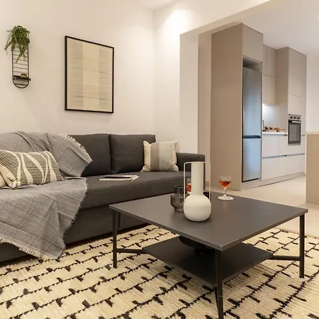 And Beautiful 2 Bedroom Διαμέρισμα