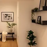 And Beautiful 2 Bedroom Lägenhet *