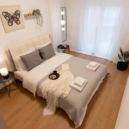 And Beautiful 2 Bedroom Apartament