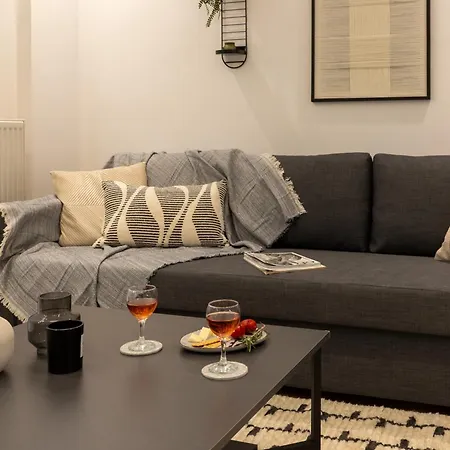 And Beautiful 2 Bedroom Apartament Saloniki