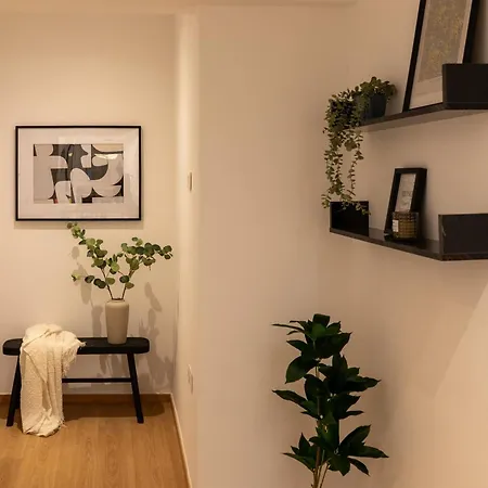 And Beautiful 2 Bedroom דירה *