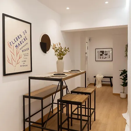 And Beautiful 2 Bedroom דירה *