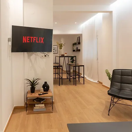 And Beautiful 2 Bedroom סלוניקי