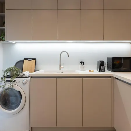 And Beautiful 2 Bedroom Apartament