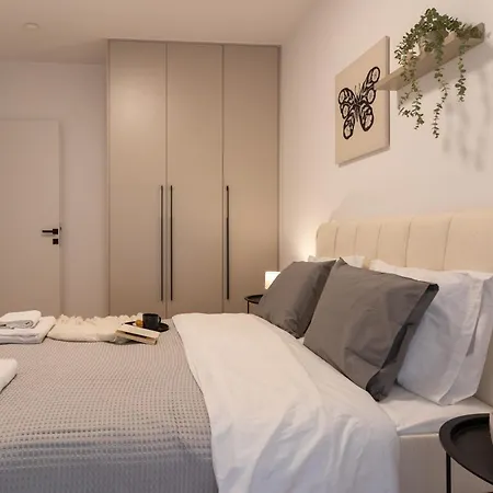 Apartament And Beautiful 2 Bedroom *