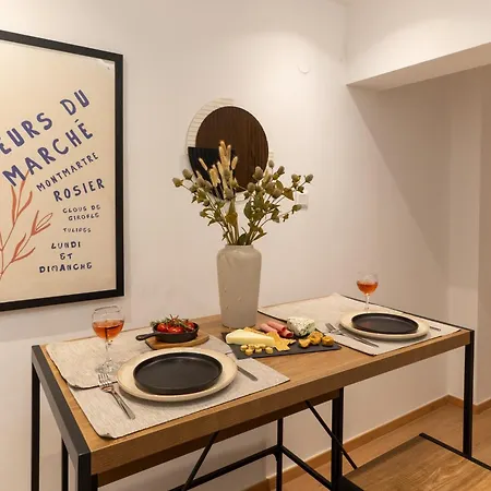 Apartament And Beautiful 2 Bedroom *